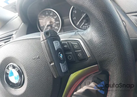 2013 BMW X1 Sdrive28I z USA, uszkodzony, nr VIN WBAVM1C50DVW42148